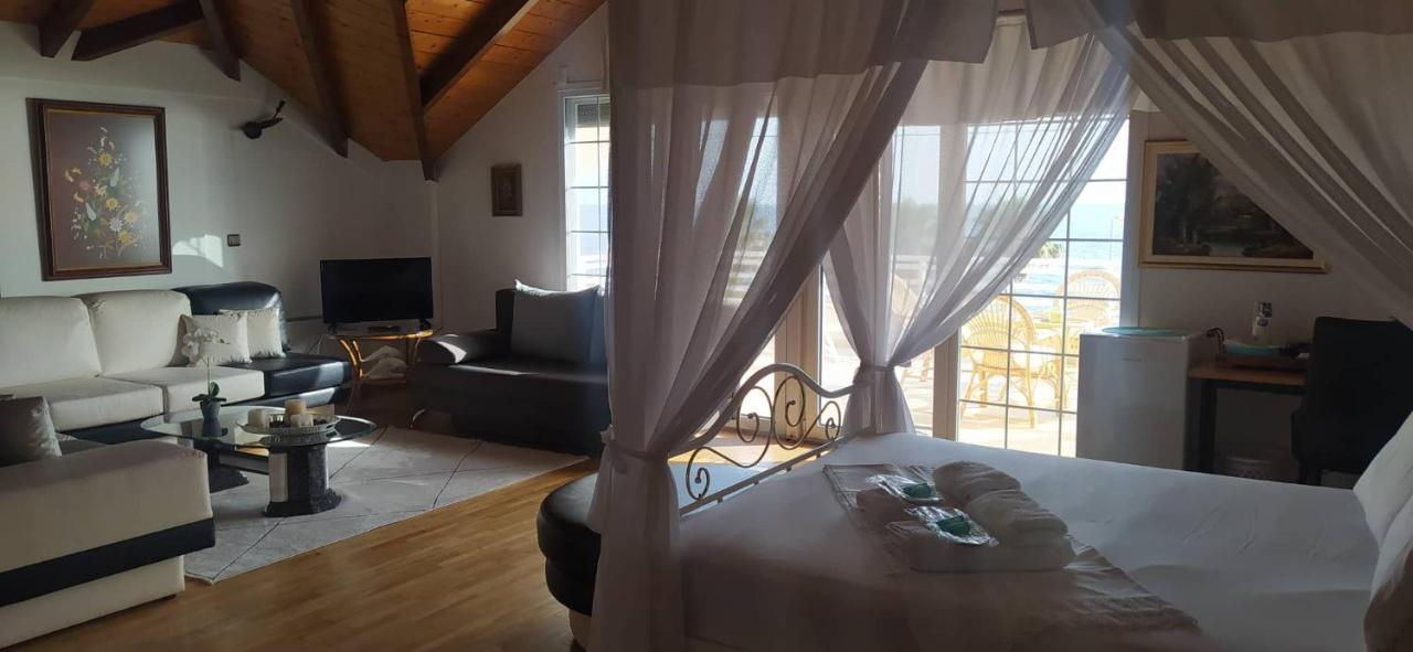 Suite In Front Of The Sea Nea Thesi Exteriör bild